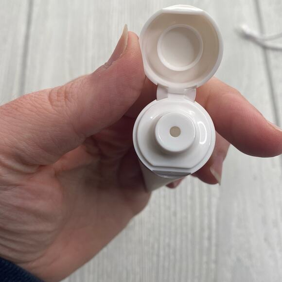 Arbonne Gift Set: Amethyst Facial Roller & Intelligence Rejuvenating Cream - Picture 5 of 7